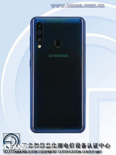 Живые фото и характеристики Samsung Galaxy A60 и Galaxy A70: тройные основные камеры у обоих, врезанная фронтальная – в младшей модели